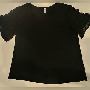 Fashion Collection: Blouse: Black w/ patterned Short Sleeves: X-Large